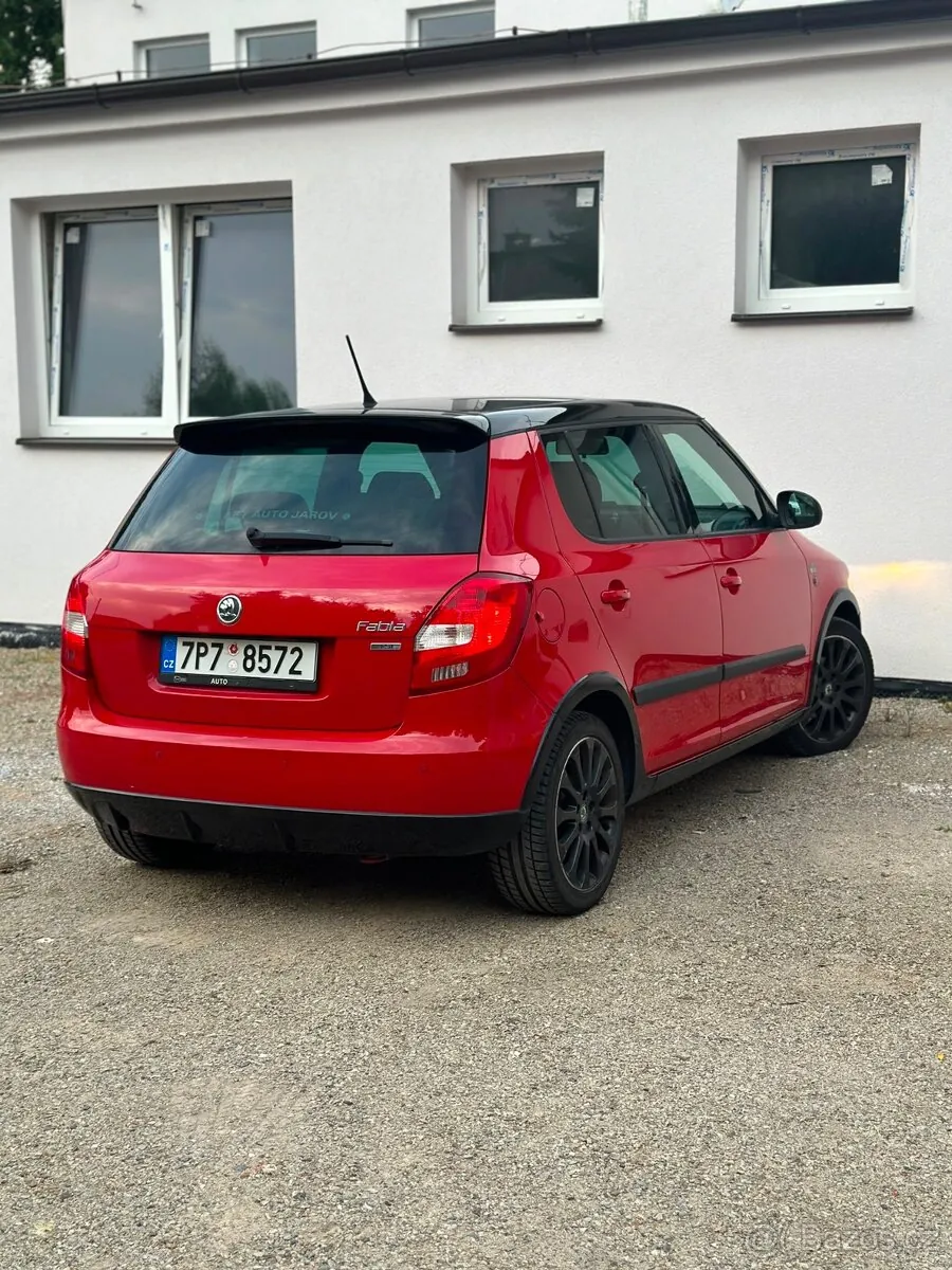 Skoda Fabia 2012 photo 5