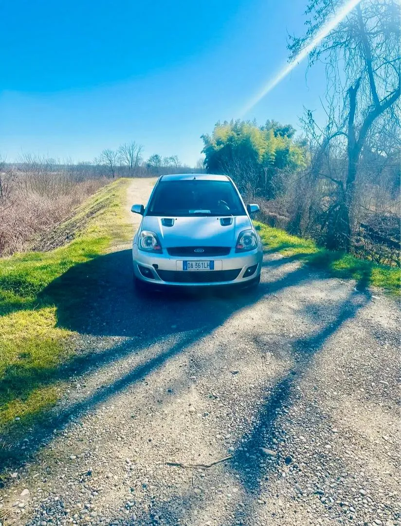 Ford Fiesta 2007 photo 2