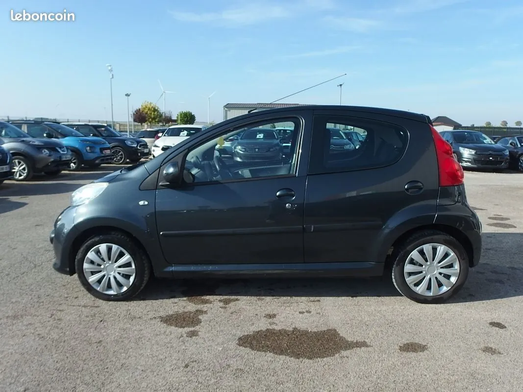 Peugeot 107 2008 photo 4