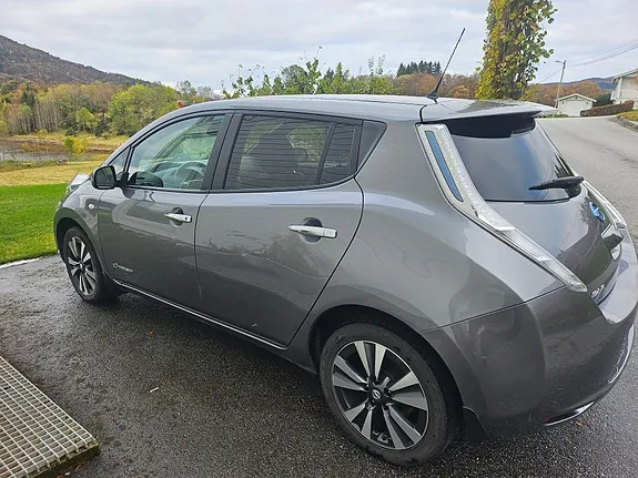Nissan Leaf 2016 photo 2