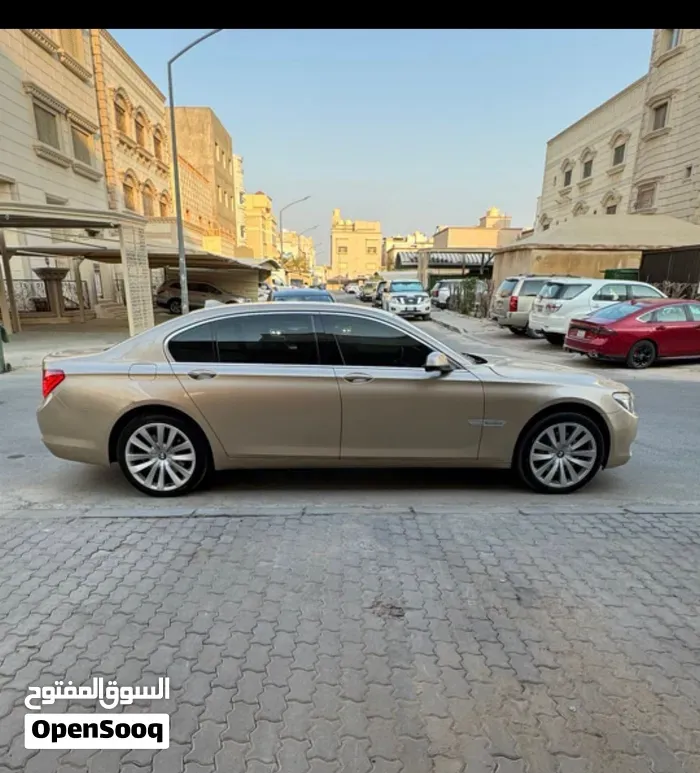 BMW 7 Series 2010 photo 2