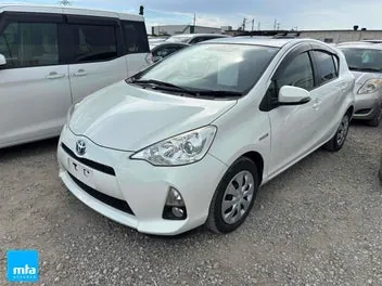 Toyota Aqua 2014 photo 2