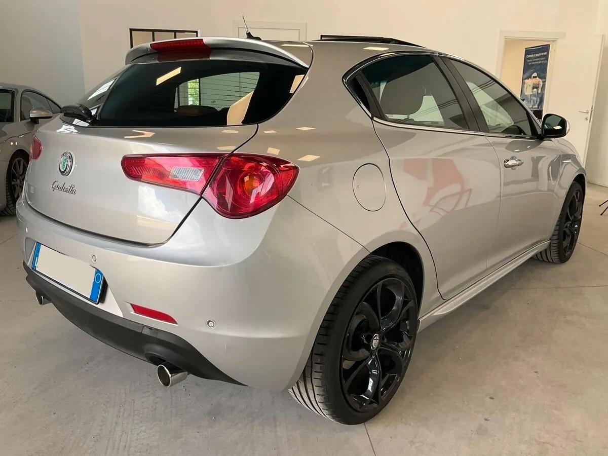 Alfa Romeo Giulietta 2015 photo 5