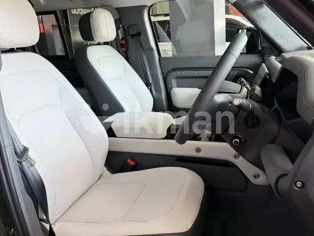 Land Rover Defender 2026 photo 3