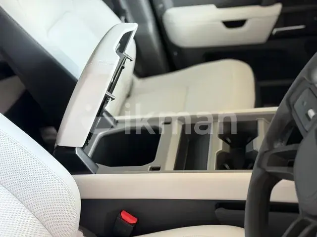 Land Rover Defender 2026 photo 4
