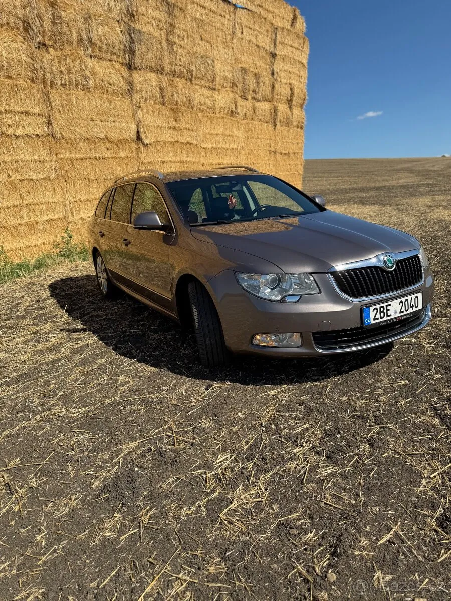 Skoda Superb 2010 photo 3