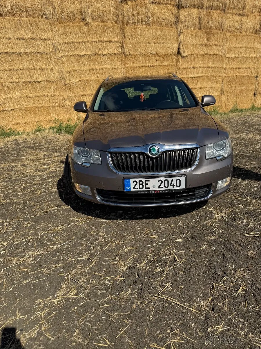 Skoda Superb 2010 photo 4