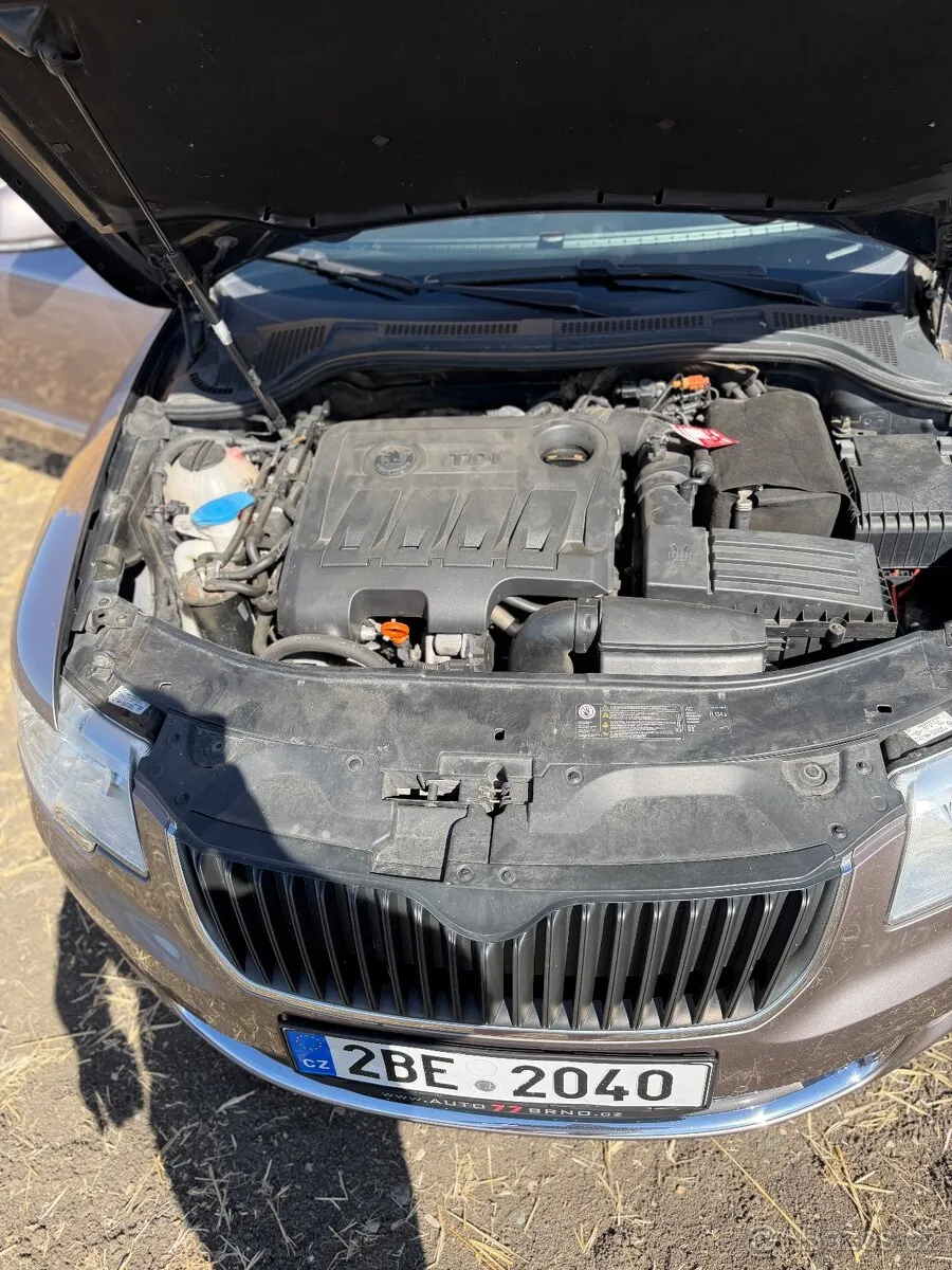 Skoda Superb 2010 photo 5