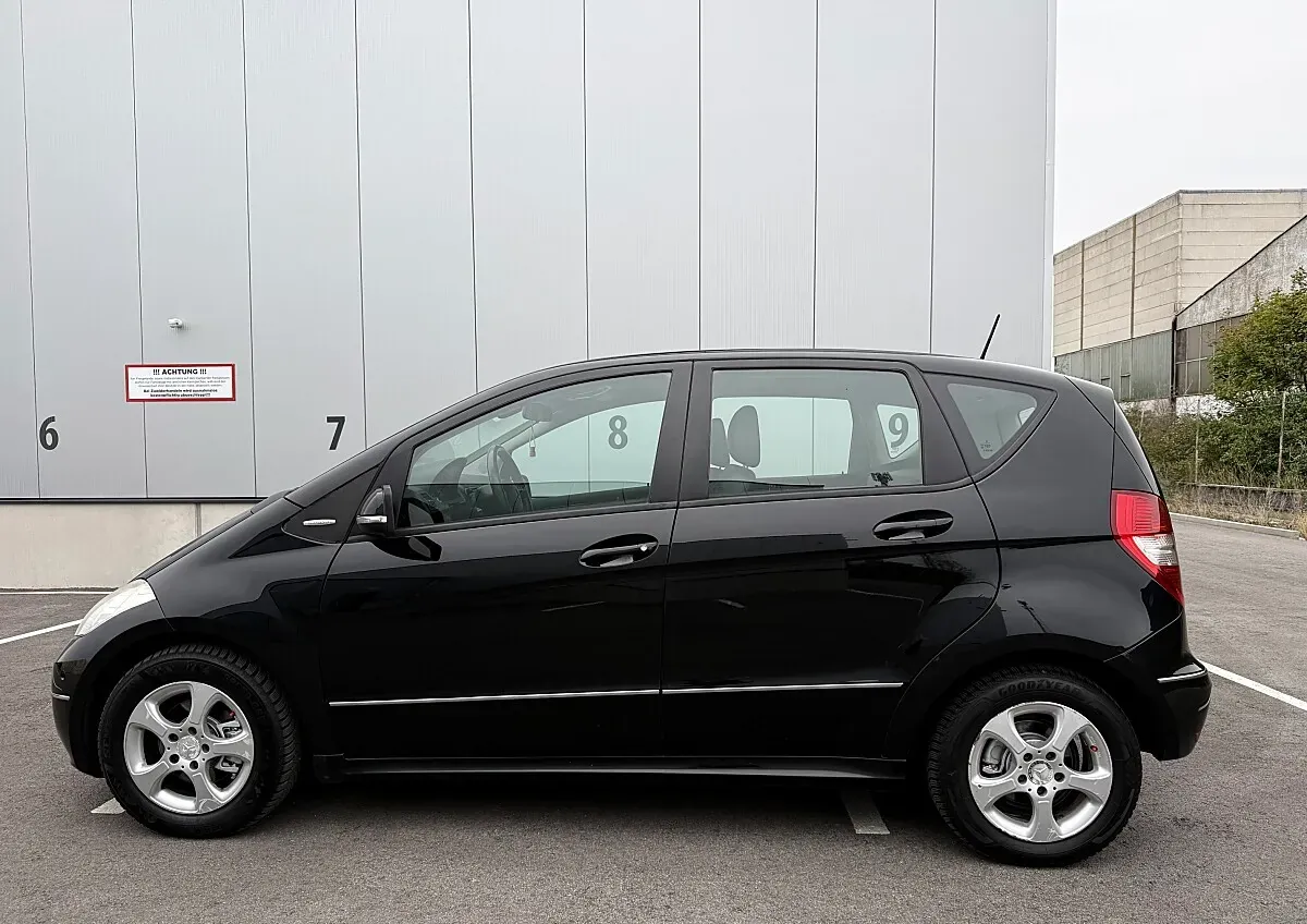 Mercedes-Benz A-Class 2009 photo 2