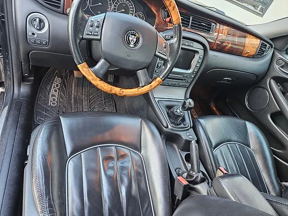 Jaguar X-Type