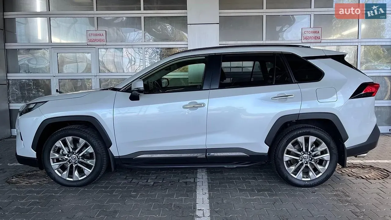 Toyota Rav4 2023 photo 3