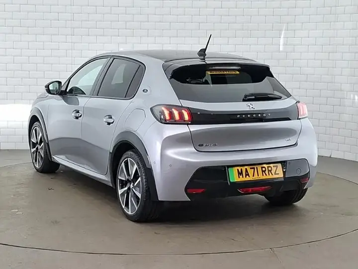 Peugeot E-208 2021 photo 2