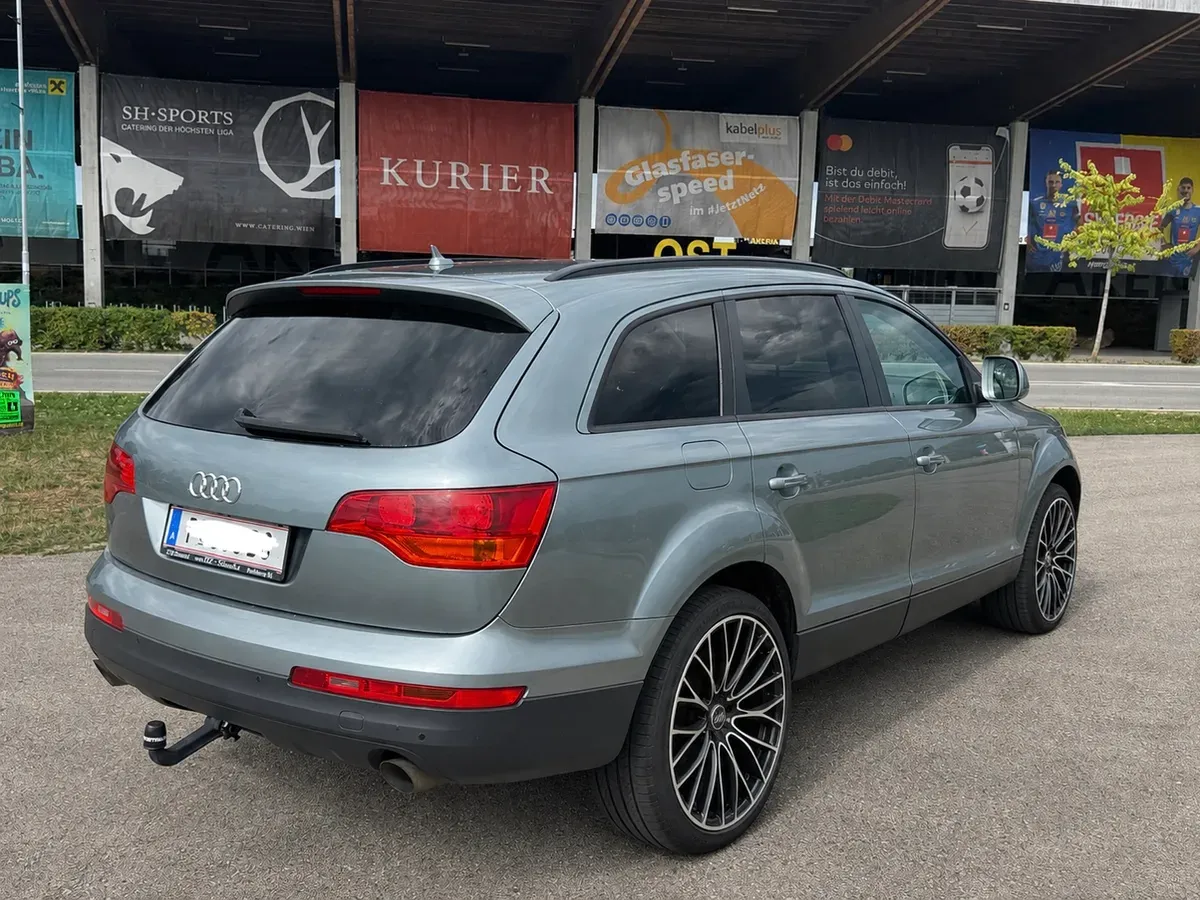 Audi Q7 2008 photo 2