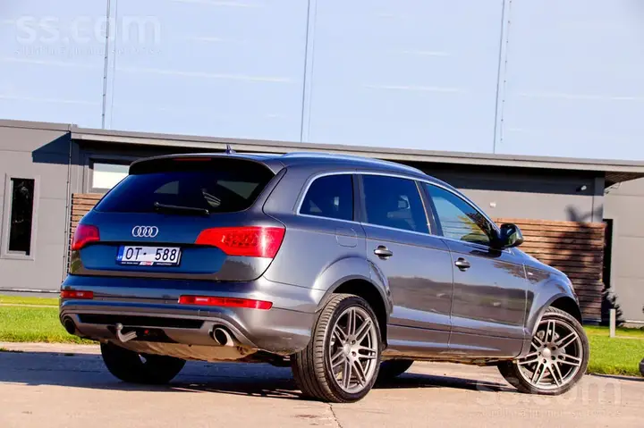 Audi Q7 2010 photo 4