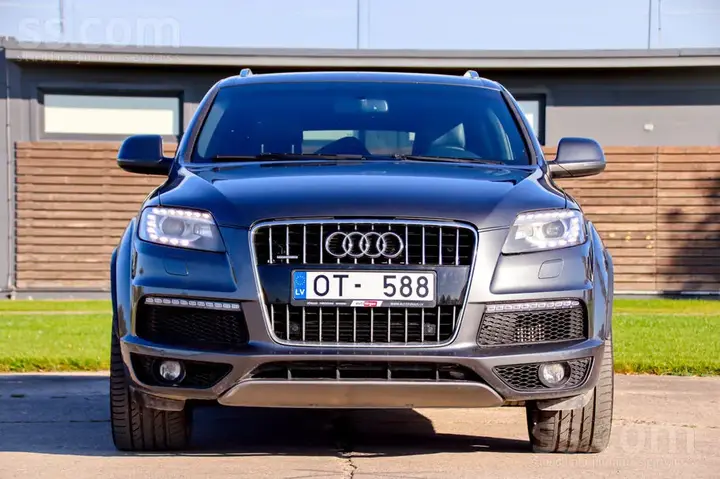 Audi Q7 2010 photo 2