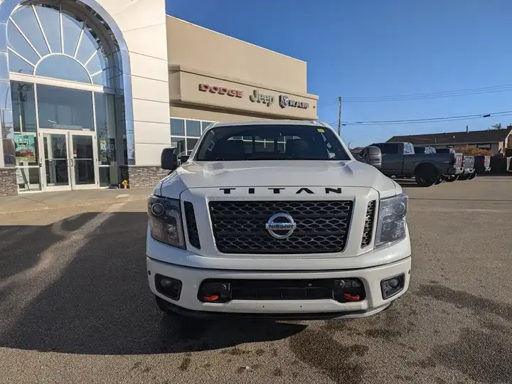 Nissan Titan 2018 photo 3