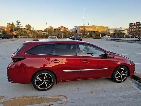 Toyota Auris 2017 photo 2