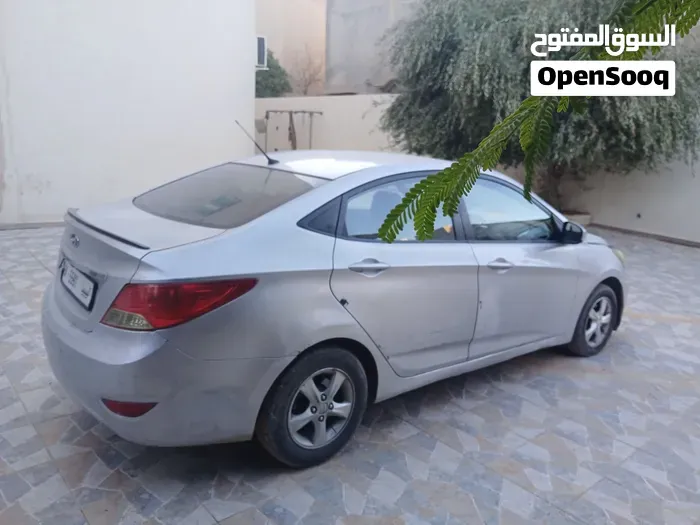 Hyundai Accent 2013 photo 3