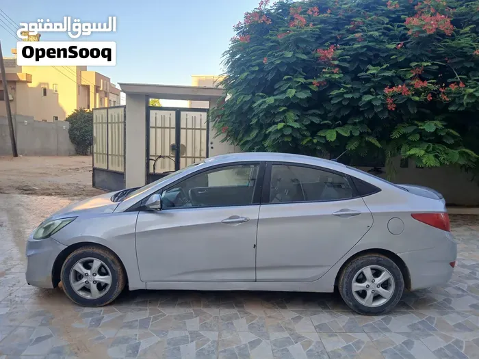 Hyundai Accent 2013 photo 4