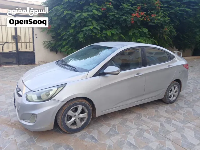 Hyundai Accent 2013 photo 2