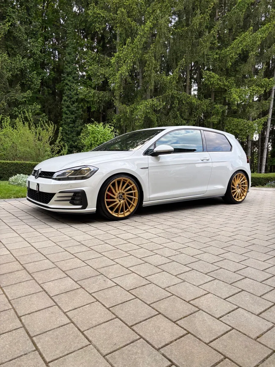 Volkswagen Golf 2017 photo 2