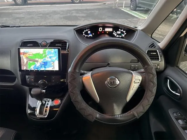Nissan Serena 2013 photo 2