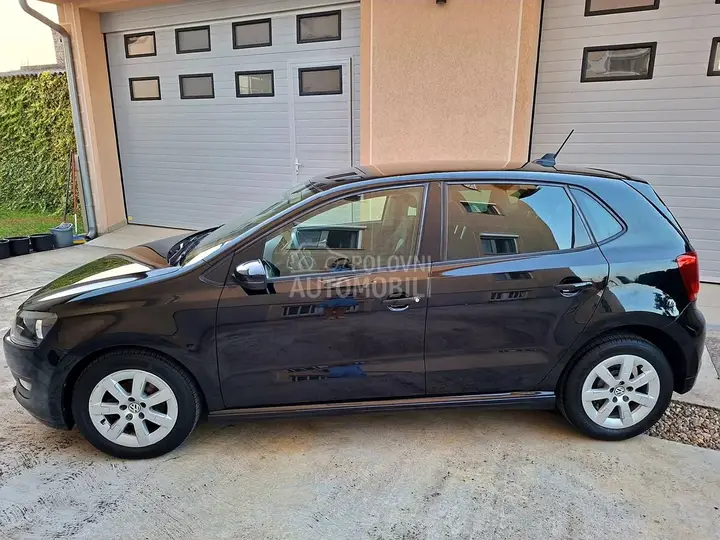 Volkswagen Polo 2010 photo 2