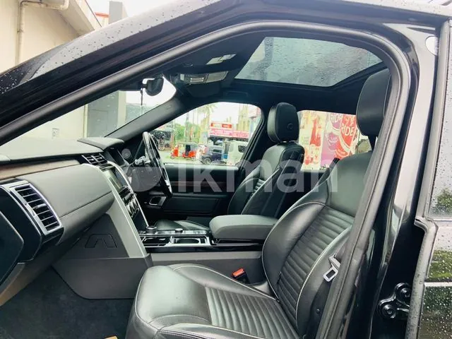 Land Rover Discovery 2019 photo 2
