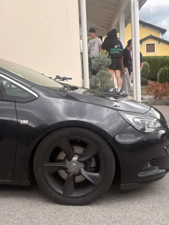 Opel Astra 2012 photo 3