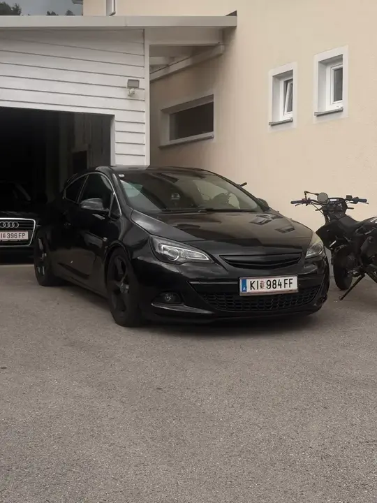Opel Astra 2012 photo 2