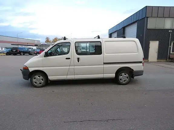 Toyota Hiace 2002 photo 3