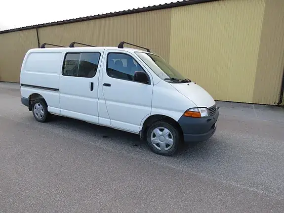 Toyota Hiace 2002 photo 2