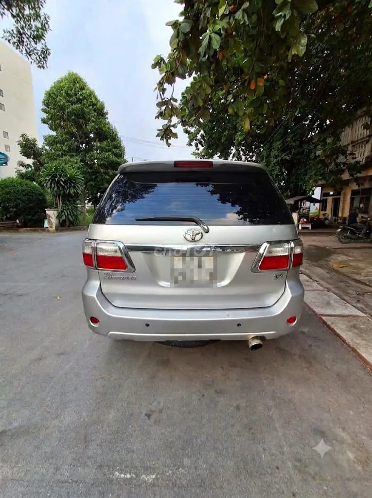 Toyota Fortuner 2010 photo 3