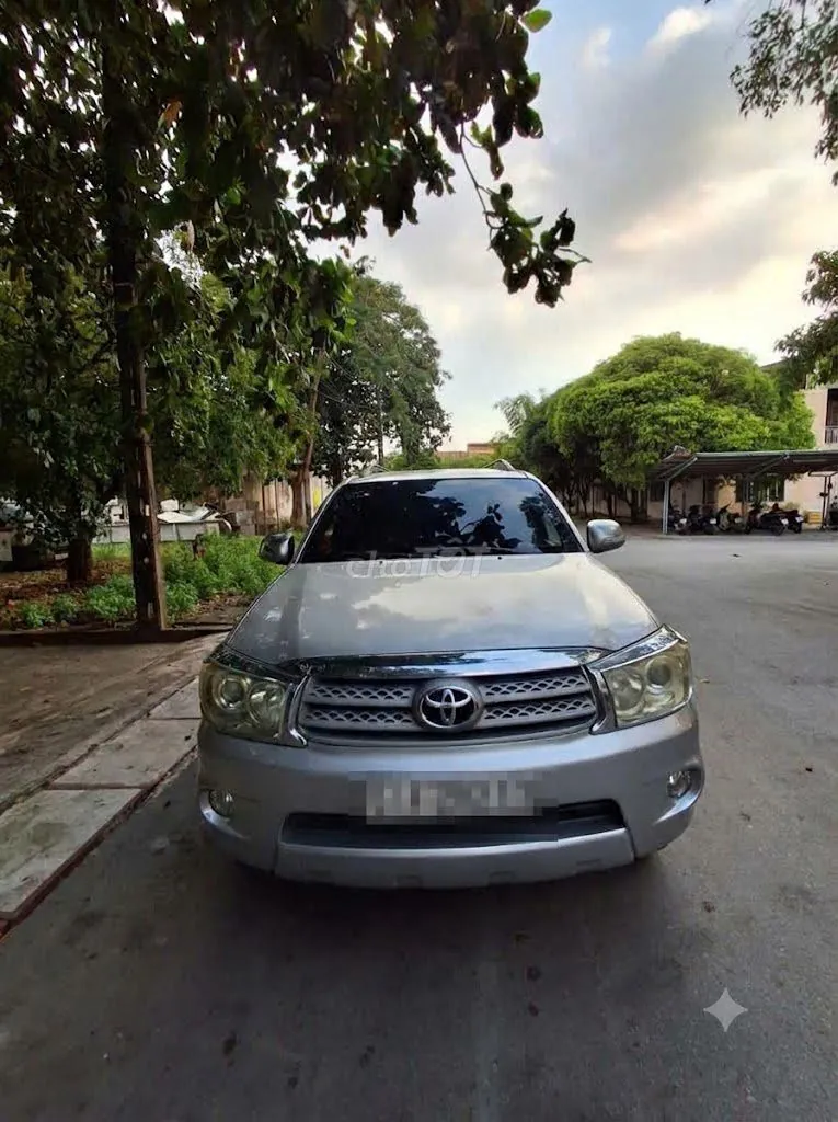 Toyota Fortuner 2010 photo 2