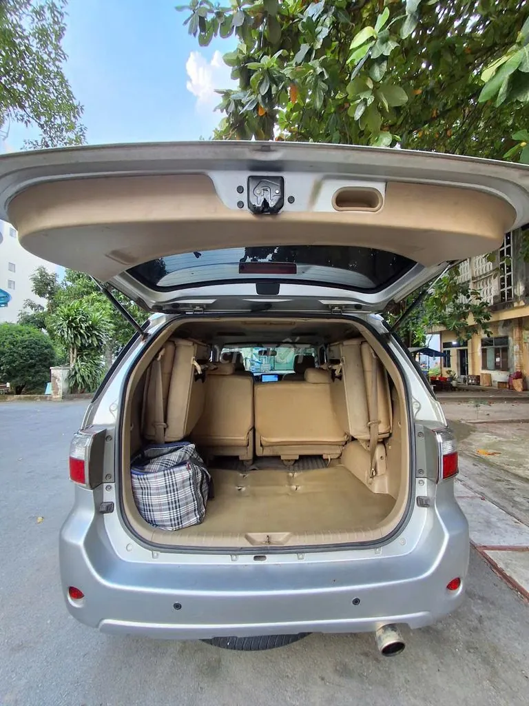 Toyota Fortuner 2010 photo 4