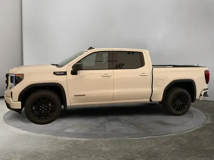 GMC Sierra 1500 2026 photo 2