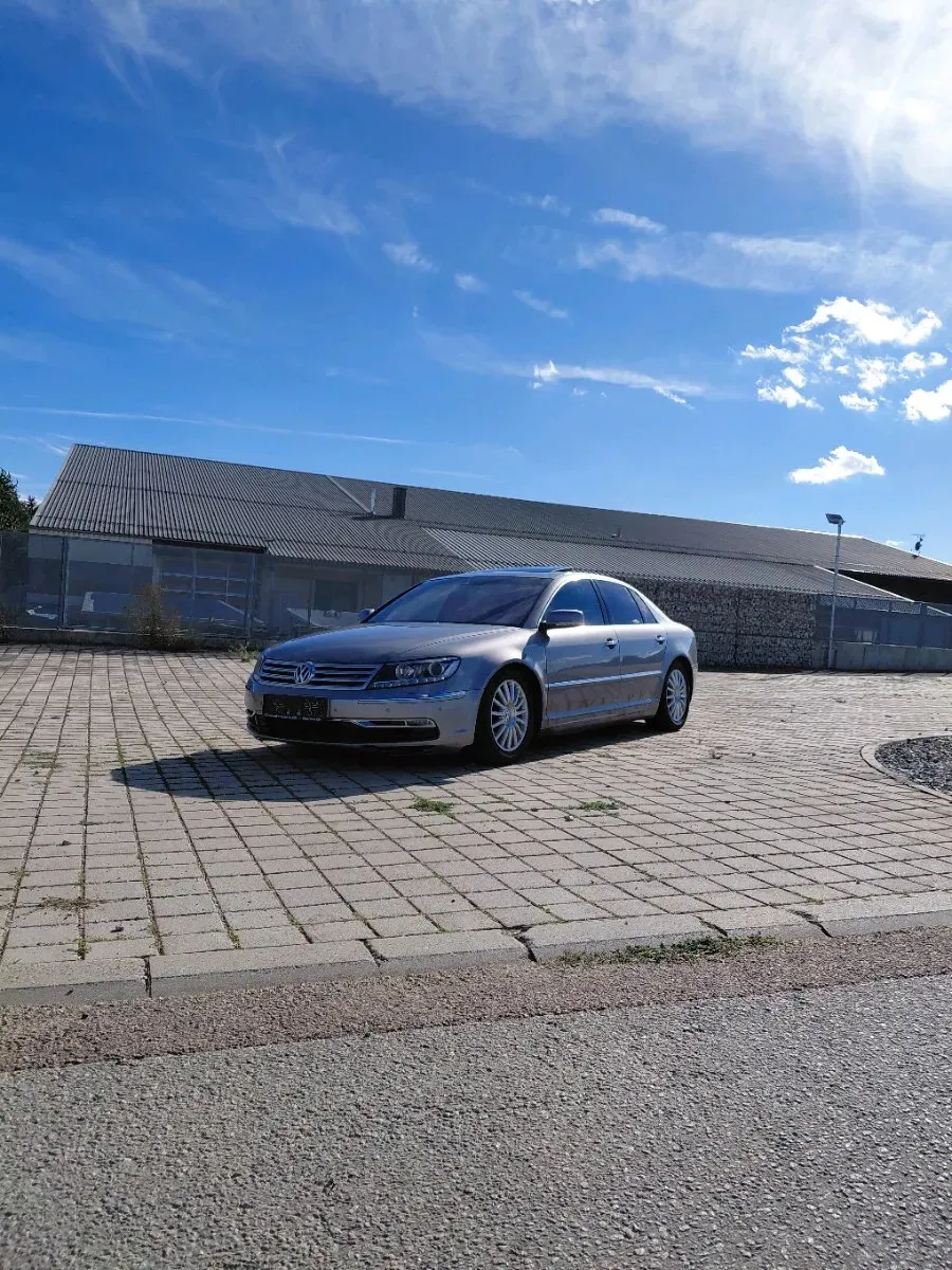 Volkswagen Phaeton 2010 photo 3