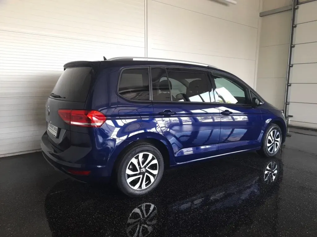 Volkswagen Touran 2023 photo 2