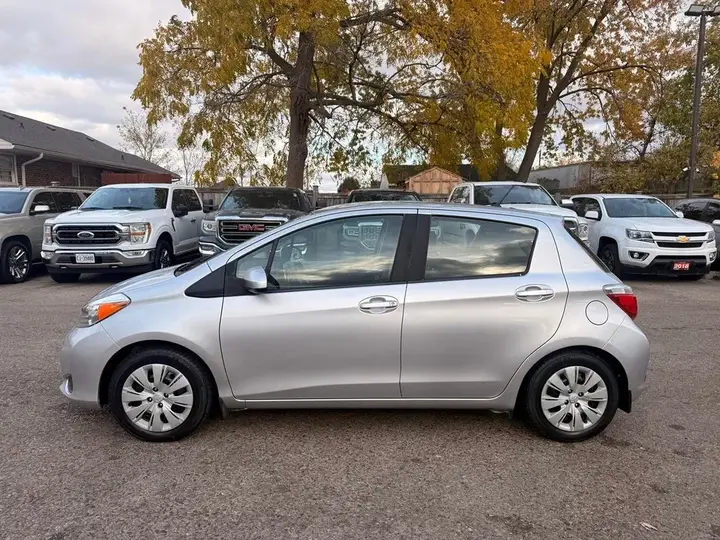 Toyota Yaris 2012 photo 4