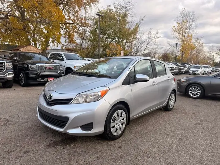 Toyota Yaris 2012 photo 3