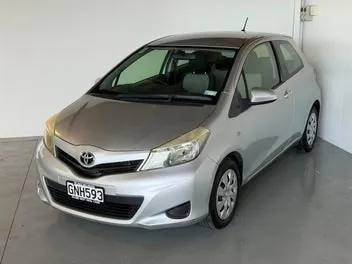 Toyota Yaris 2012 photo 4