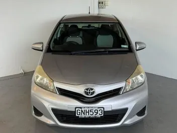 Toyota Yaris 2012 photo 3