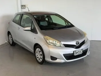 Toyota Yaris 2012 photo 2