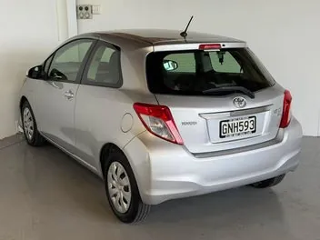 Toyota Yaris 2012 photo 5