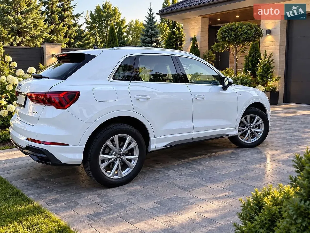 Audi Q3 2023 photo 2