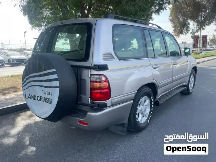 Toyota Land Cruiser 2001 photo 2