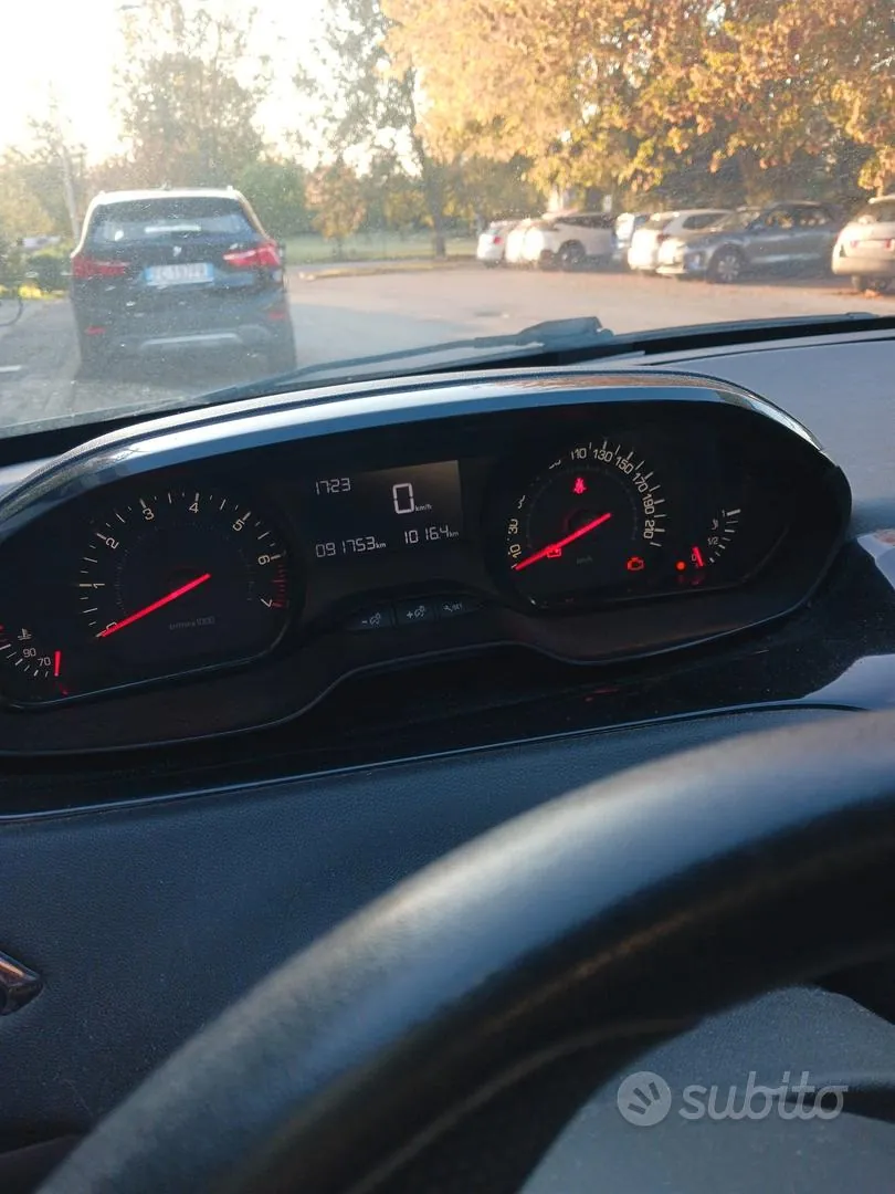 Peugeot 208 2013 photo 2