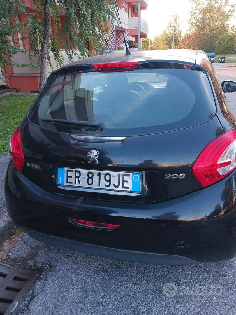 Peugeot 208 2013 photo 3
