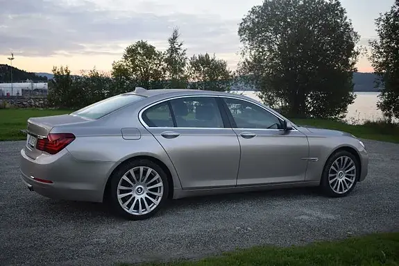 BMW 730D 2012 photo 3