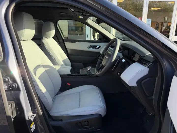 Land Rover Range Rover Velar 2023 photo 5
